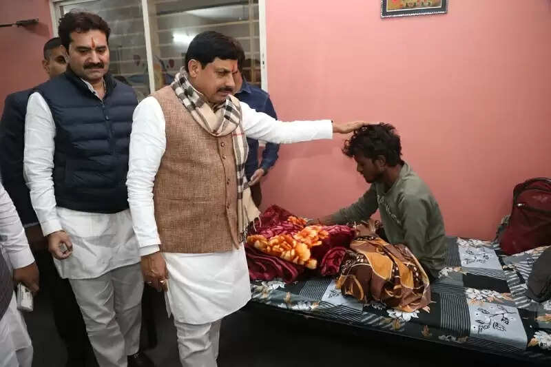 इंदौरः मुख्यमंत्री ने किया आश्रय स्थल का औचक निरीक्षण, व्यवस्थाओं की ली जानकारी