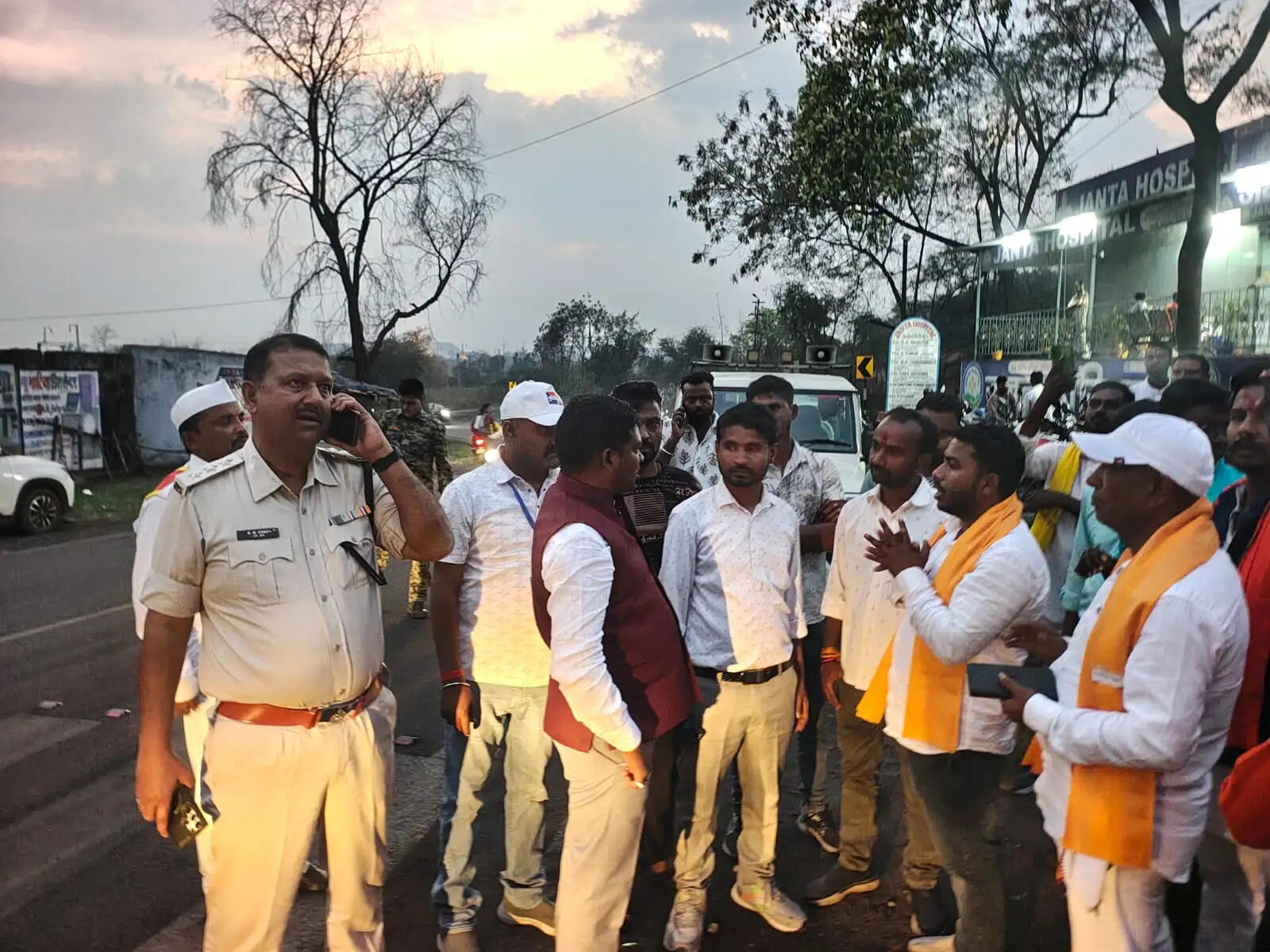 रामनवमी जुलूस के दौरान करंट लगने से छह घायल