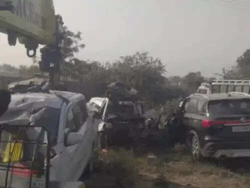 दिल्ली-मुंबई एक्सप्रेसवे पर हादसे में बिजनेसमैन परिवार के छह लोग घायल