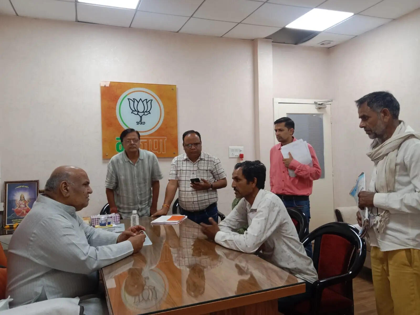 कैबिनेट मंत्री करण सिंह वर्मा ने भाजपा प्रदेश कार्यालय में कार्यकर्ताओं से किया संवाद