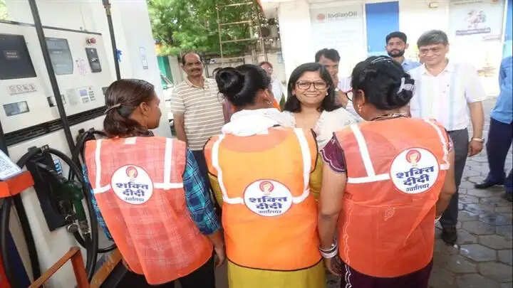 ग्वालियरः जिले की जरूरतमंद महिलाएं “शक्ति दीदी” बनकर लिख रहीं महिला सशक्तिकरण की इबारत