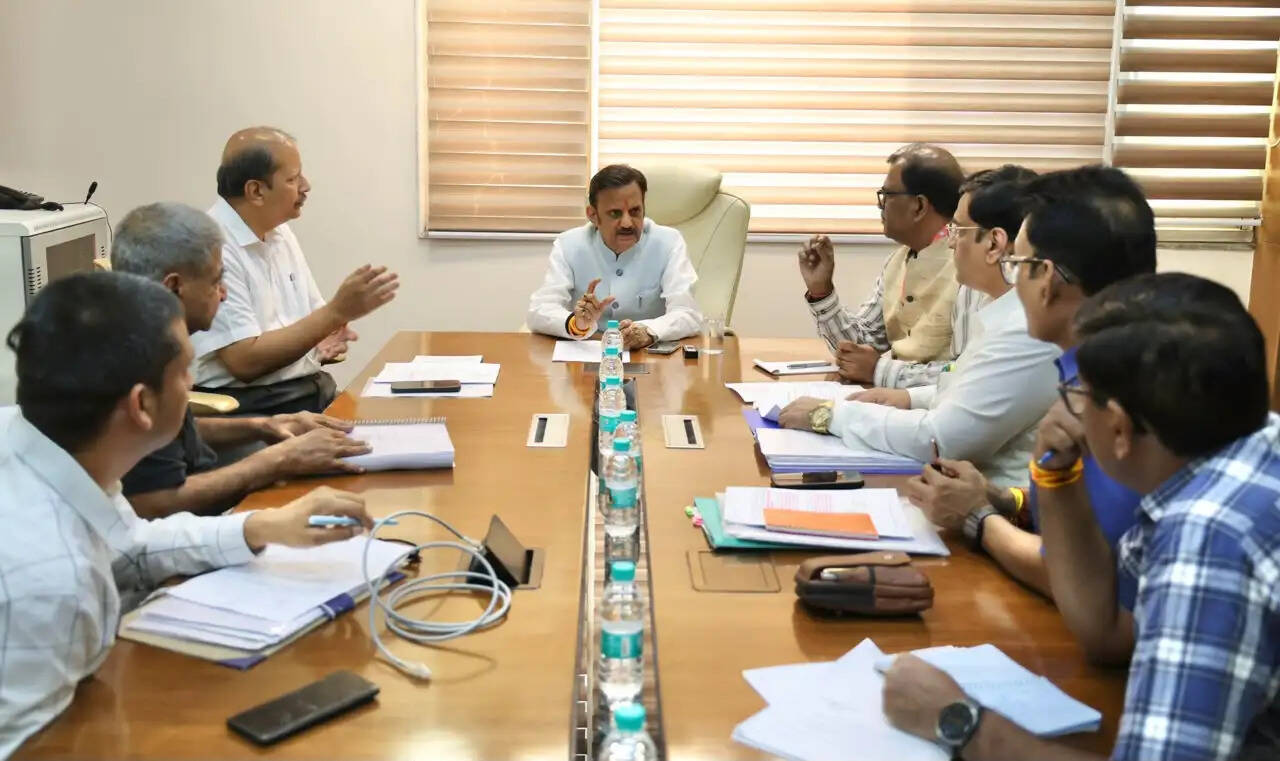 सह-चिकित्सीय शिक्षा में गुणवत्ता और आधुनिक पाठ्यक्रमों पर जोर: उप मुख्यमंत्री शुक्ल