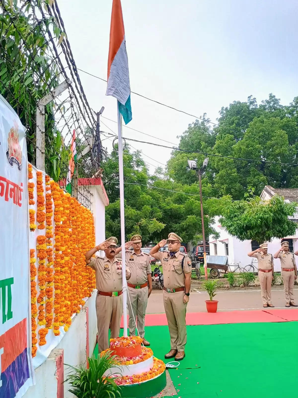 स्वतंत्रता दिवस पर एसपी ने ध्वजारोहण कर सत्यनिष्ठा की दिलाई शपथ