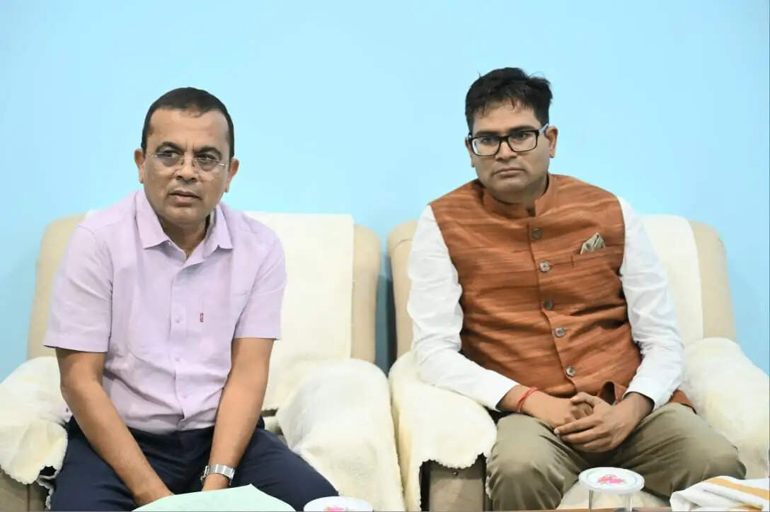 जांजगीर-चांपा में ‘सुशासन तिहार 2026’ की समीक्षा, प्रभारी मंत्री ओ.पी. चौधरी ने दिए त्वरित निराकरण के निर्देश