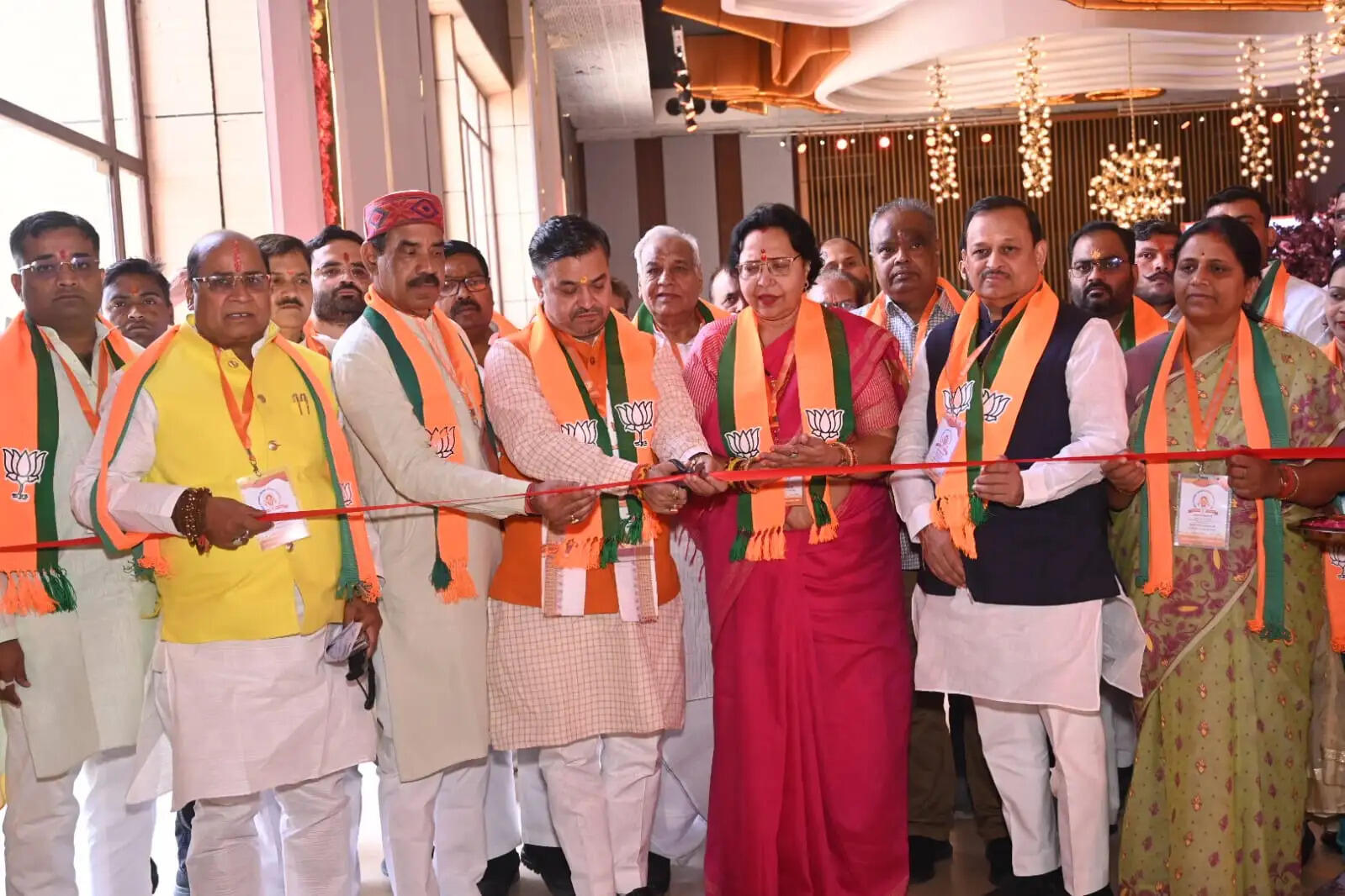 जनता के बीच पकड़ बनाए रखने के लिए कार्यकर्ताओं को छोड़नी होगी अकड़ : अनूप गुप्ता