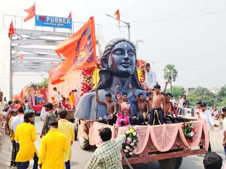 पूर्णिया में रामनवमी पर भव्य शोभायात्रा, हजारों श्रद्धालु हुए शामिल