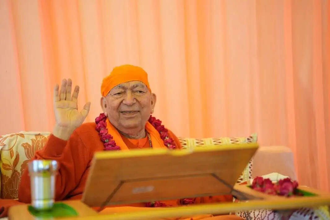 वेदों से दूरी बन रही दुखों का कारण, यज्ञ और सत्कर्म ही सच्चे सुख का मार्ग-योगाचार्य स्वामी राम स्वरूप