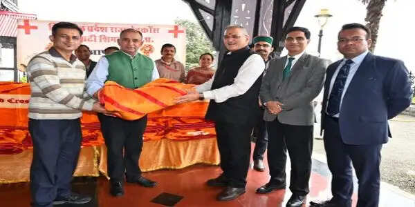 राज्यपाल ने आईजीएमसी शिमला के शिशु वार्ड के लिए कंबल भेंट किए