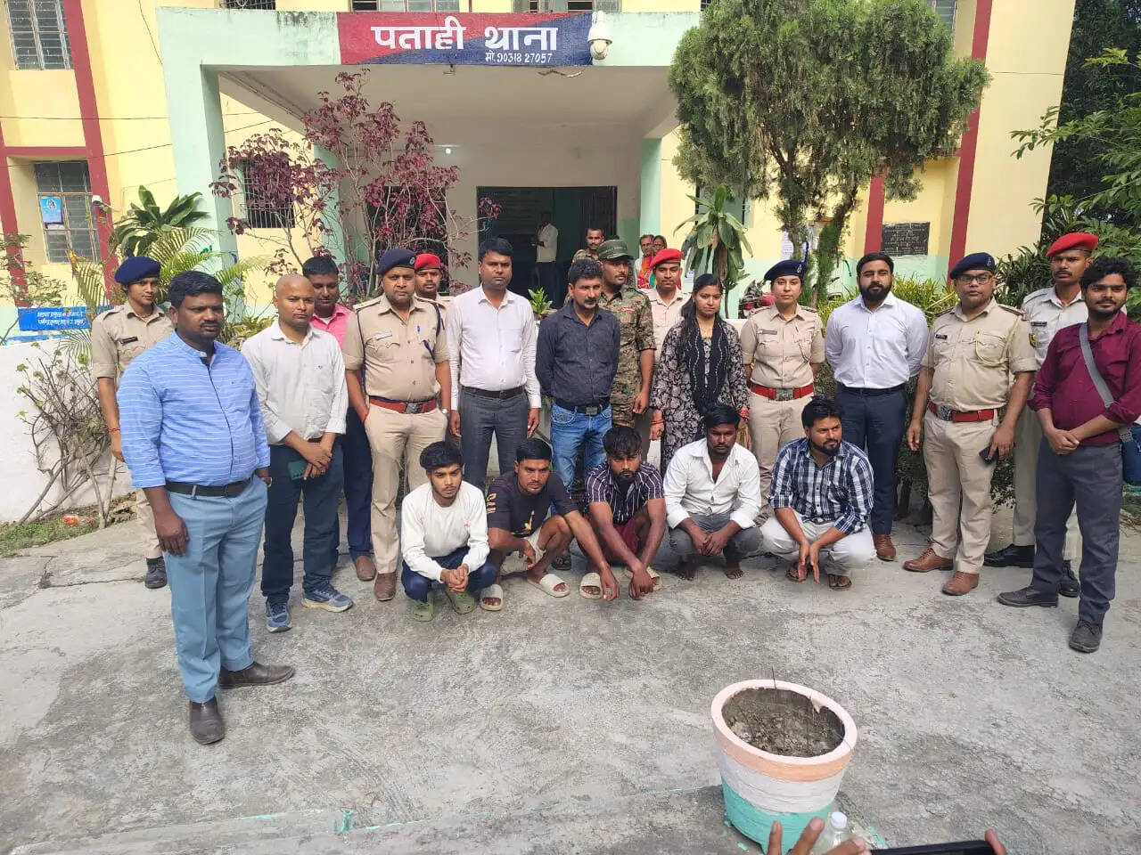 मोतिहारी पुलिस का अवैध आर्केस्ट्रा संचालन पर प्रहार,16 नाबालिग बच्चियो का किया गया रेस्क्यू