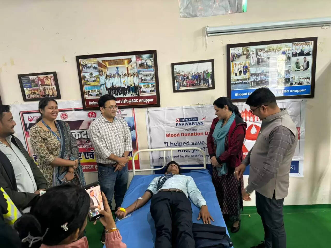 अनूपपुर: रक्तदान शिविर : संकल्प पैरामेडिकल कॉलेज एवं एचडीएफसी बैंक के सहयोग से 20 यूनिट रक्त का संग्रह