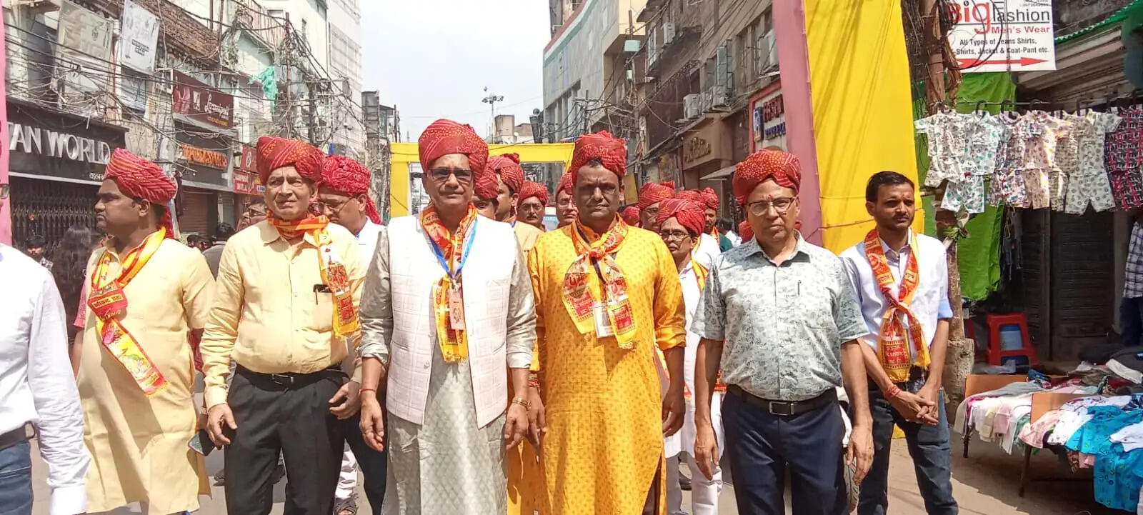 अग्रसेन जयंती पर निकली शोभायात्रा, महाराज के जयकारों से गूंजा नगर