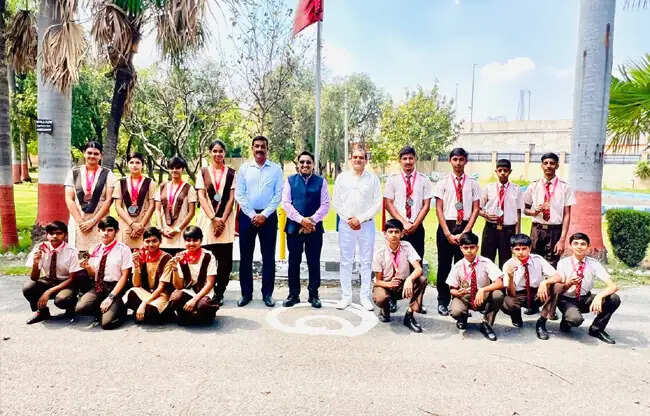सोनीपत: दिल्ली हॉर्स शो में राई स्कूल ने जीते 35 पदक, कुलपति ने पीठ थपथपाई