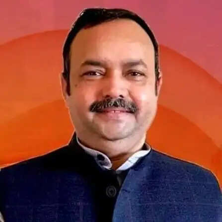 जनता दुर्घटना बीमा योजना की बीमित धनराशि बढ़ाकर तीन लाख तक करने का प्रस्ताव