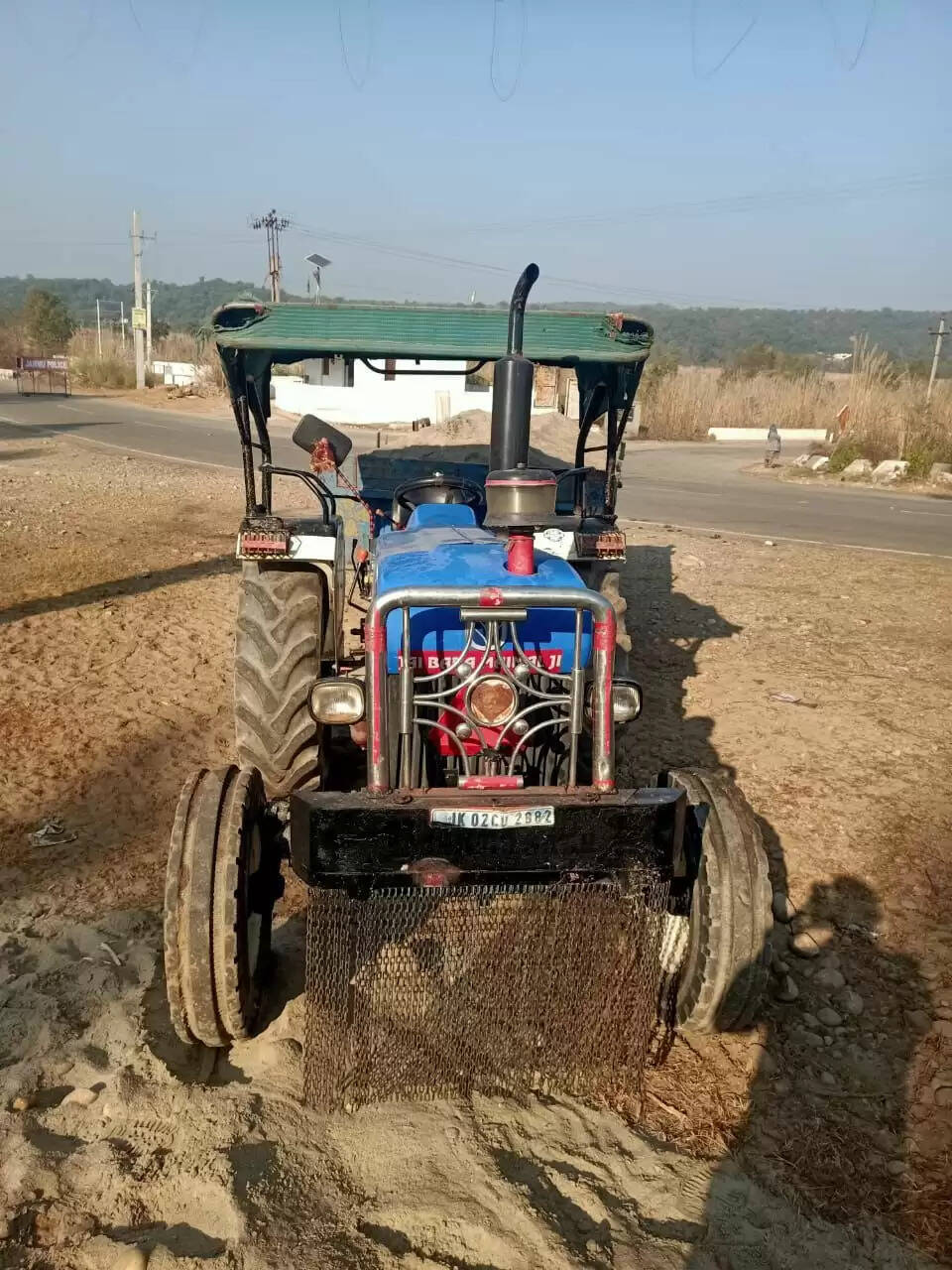 जम्मू पुलिस ने ग्रामीण क्षेत्र में अलग-अलग घटनाओं में खनिजों के अवैध खनन और परिवहन में शामिल दो वाहनों को जब्त किया