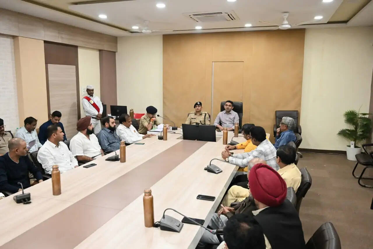 धारः आगामी त्योहारों को सौहार्दपूर्ण व शांतिपूर्ण तरीके से मनाएं-कलेक्टर