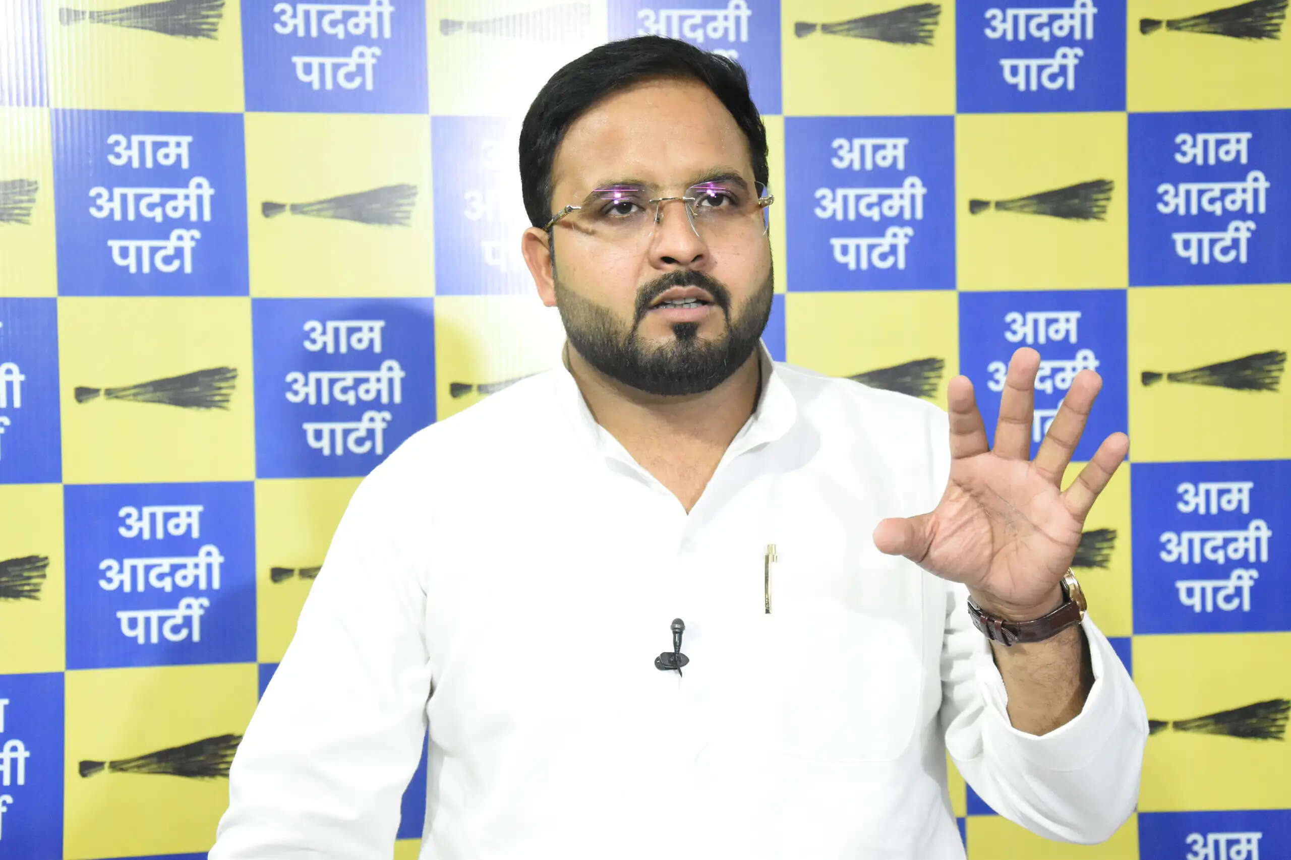 बिजली व्यवस्था सुधारने में विफल सरकार अब उपभोक्ताओं पर ही डाल रही अपनी नाकामी का बोझ: वंशराज दुबे