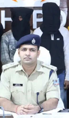 लूटपाट मामले में ऑटो चालक सहित दो गिरफ्तार