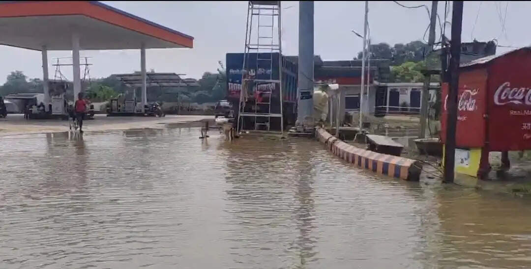 भागलपुर में बाढ़ का महाखतरा 2021 के ऐतिहासिक जलस्तर से मात्र 6 सेमी दूर गंगा, बांधों पर बढ़ा दबाव
