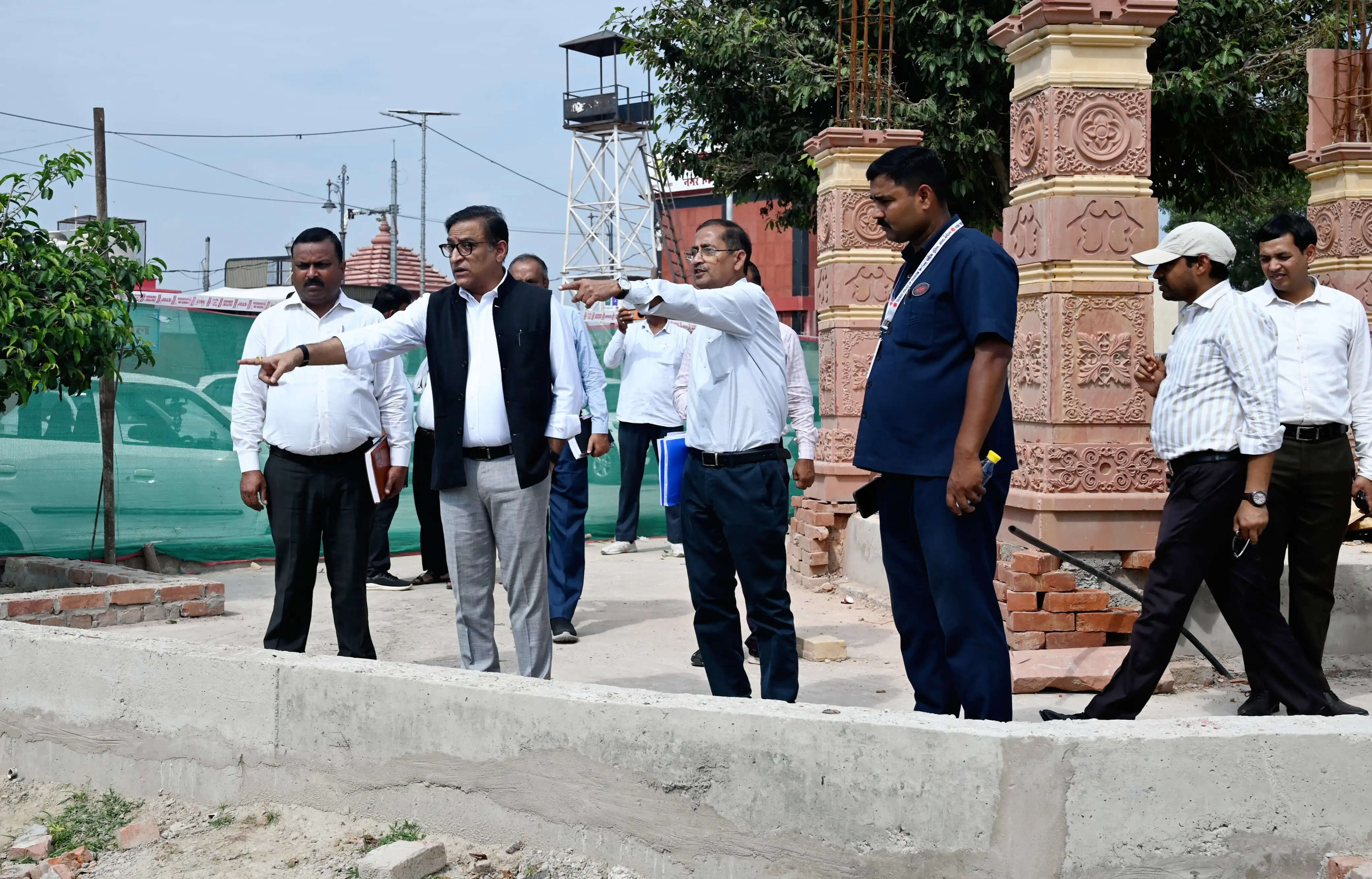 अपर मुख्य सचिव पर्यटन ने दीपोत्सव की तैयारियों का किया स्थलीय निरीक्षण