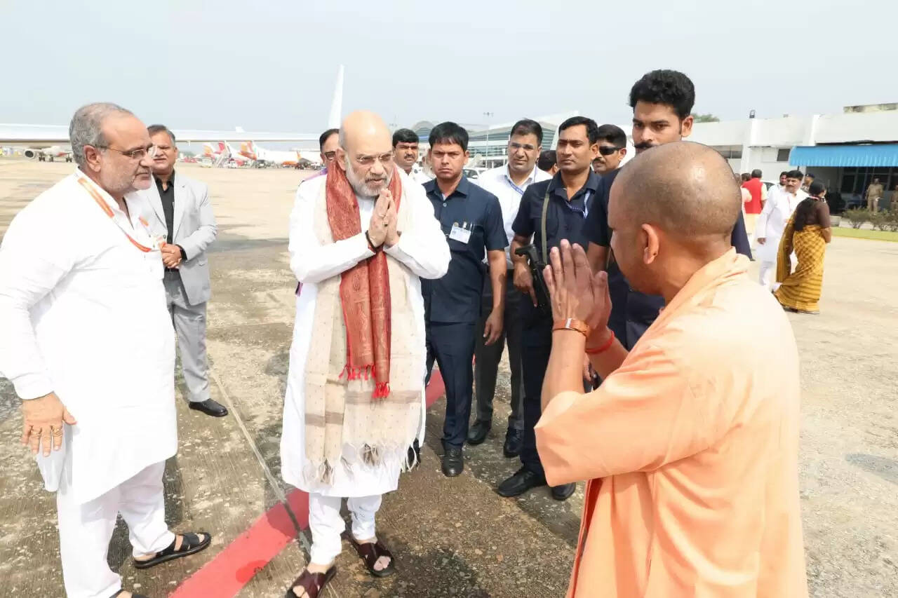 मध्य क्षेत्रीय परिषद की बैठक में भाग लेने के बाद गृहमंत्री वाराणसी से रवाना