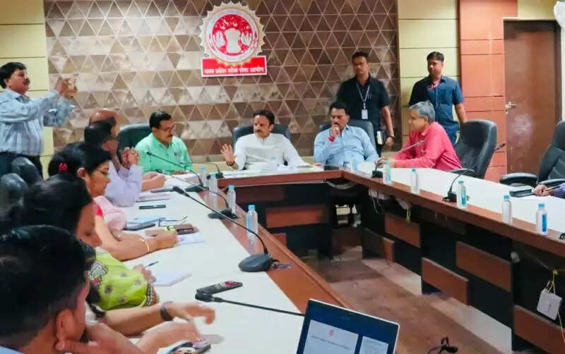 मेडिकल ऑफिसर व विशेषज्ञ चिकित्सकों की भर्ती प्रक्रिया तीव्र गति से करें पूर्ण: उप मुख्यमंत्री शुक्ल