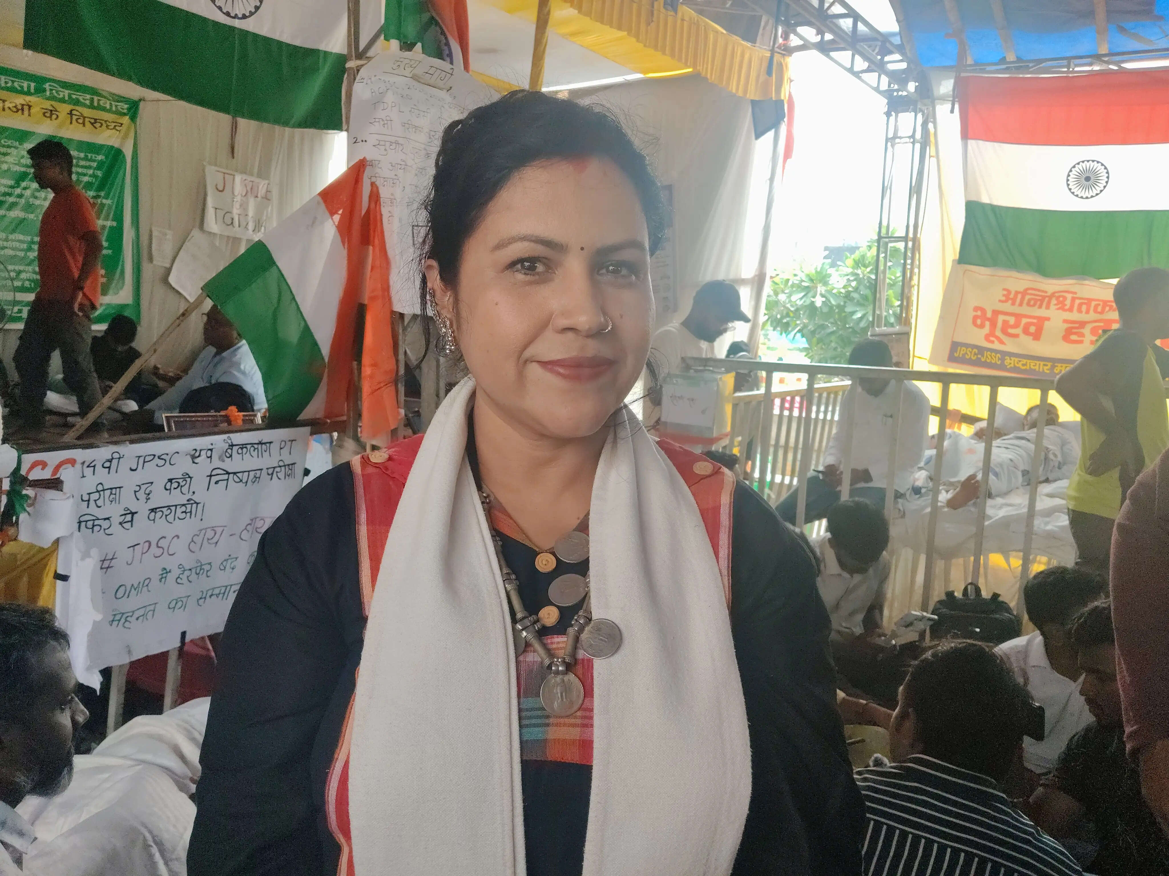लोक कलाकार ज्योति साहू ने जेपीएससी-जेएसएससी अभ्यर्थियों के आमरण अनशन को दिया समर्थन