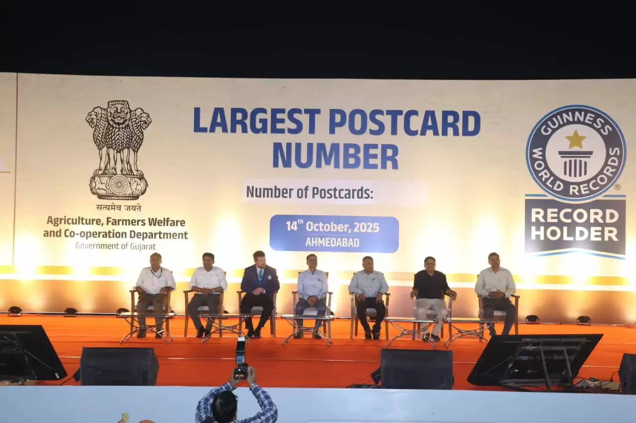 गुजरात के लोगों ने दुनिया के सबसे बड़े आभार लेखन पोस्टकार्ड अभियान का रिकॉर्ड किया अपने नाम