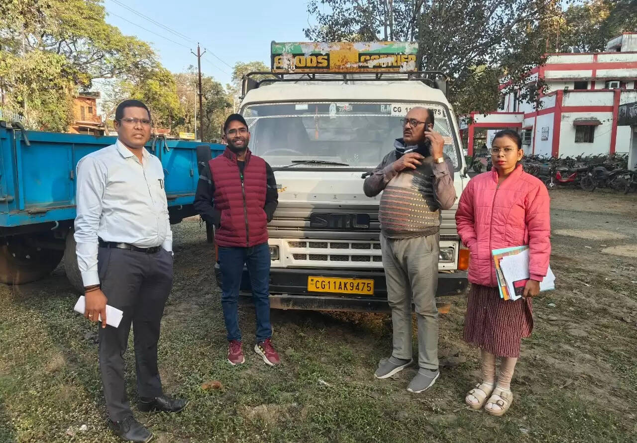 कलेक्टर के निर्देशन में अवैध धान भंडारण पर कार्रवाई, 183 बोरी अवैध धान व एक वाहन जब्‍त