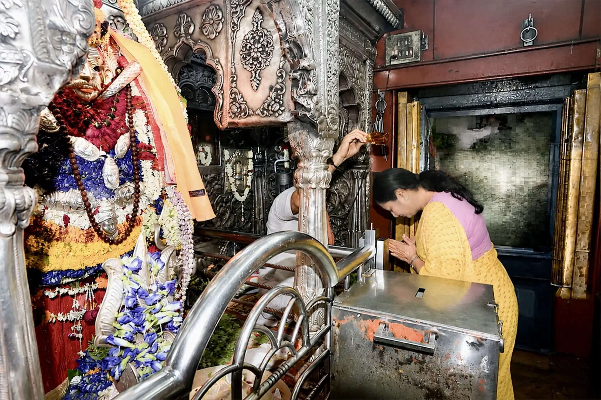 काशी भारत की सनातन चेतना का शाश्वत प्रकाश, यहाँ कण-कण में शिव का वास : रेखा गुप्ता