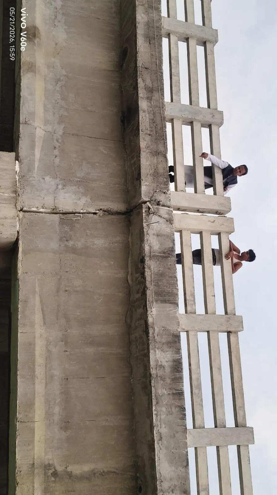 बिहार के अररिया में 7.32 करोड़ की लागत से बना झमटा-महिशाकोल पुल तीन साल में ही धंसा