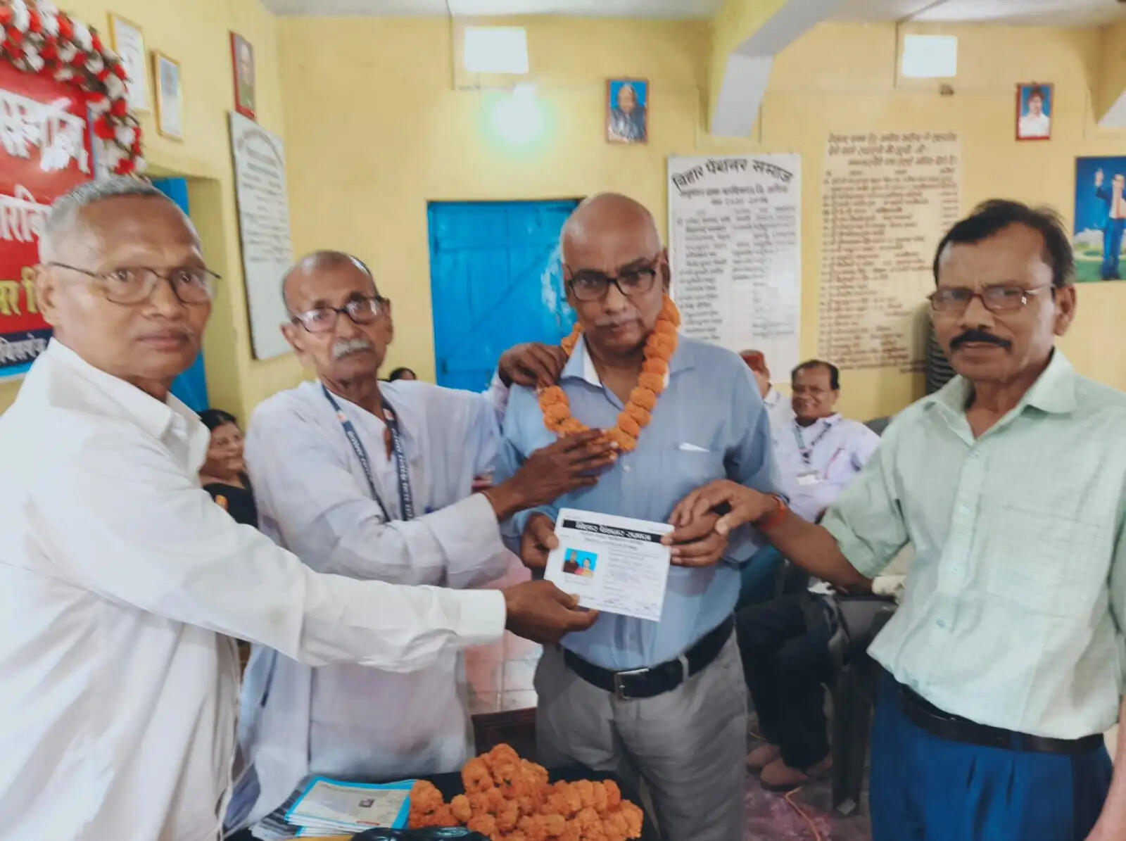 पेंशनर समाज की बैठक में सेवानिवृत शिक्षक प्रमोद कुमार दास ने की सदस्यता ग्रहण