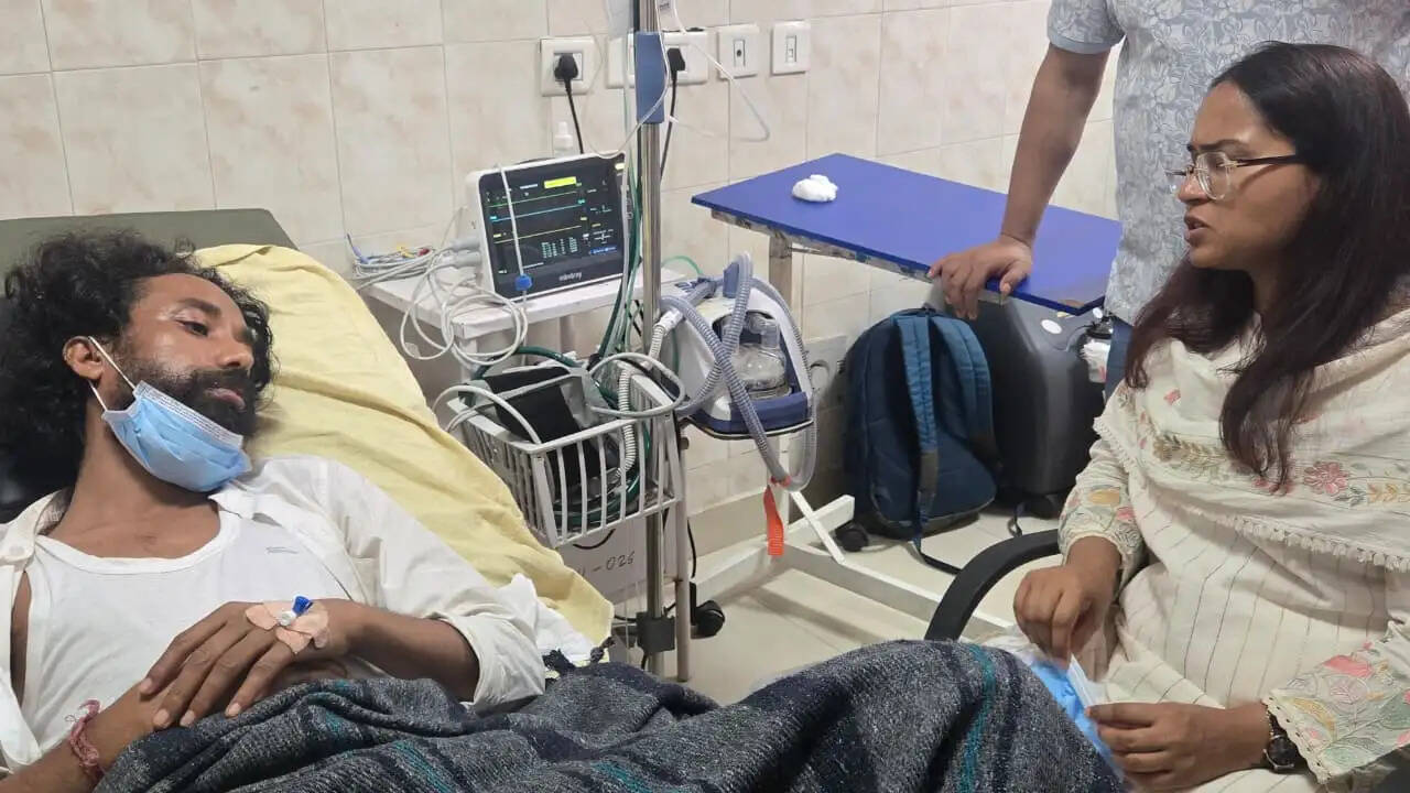 मंत्री शिल्पी ने सदर अस्पताल में देवेंद्रनाथ का लिया हालचाल
