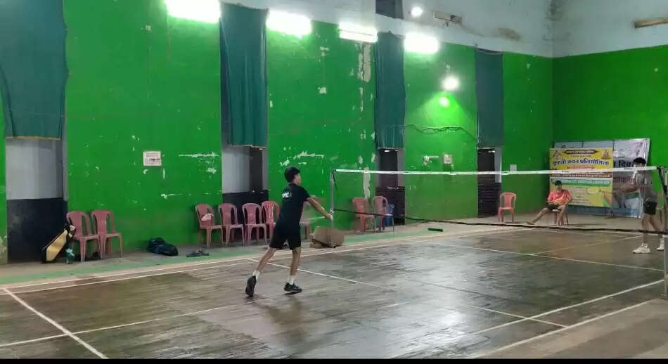 अंतरराज्यीय बैडमिंटन प्रतियोगिता शुरू, युवाओं ने दिखाई प्रतिभा