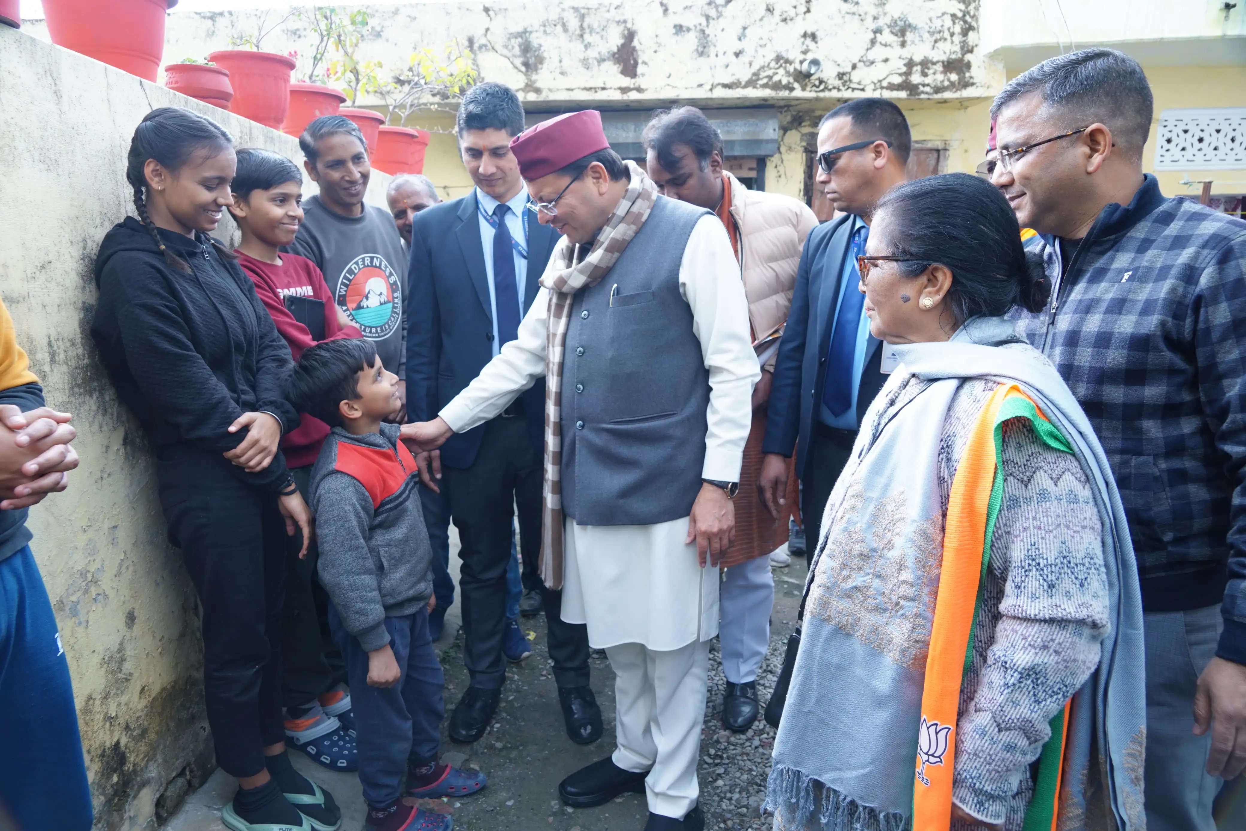 मुख्यमंत्री ने लाभार्थियों से की मुलाकात, क्रियान्वयन का जायजा लेकर निस्तारण के दिये निर्देश