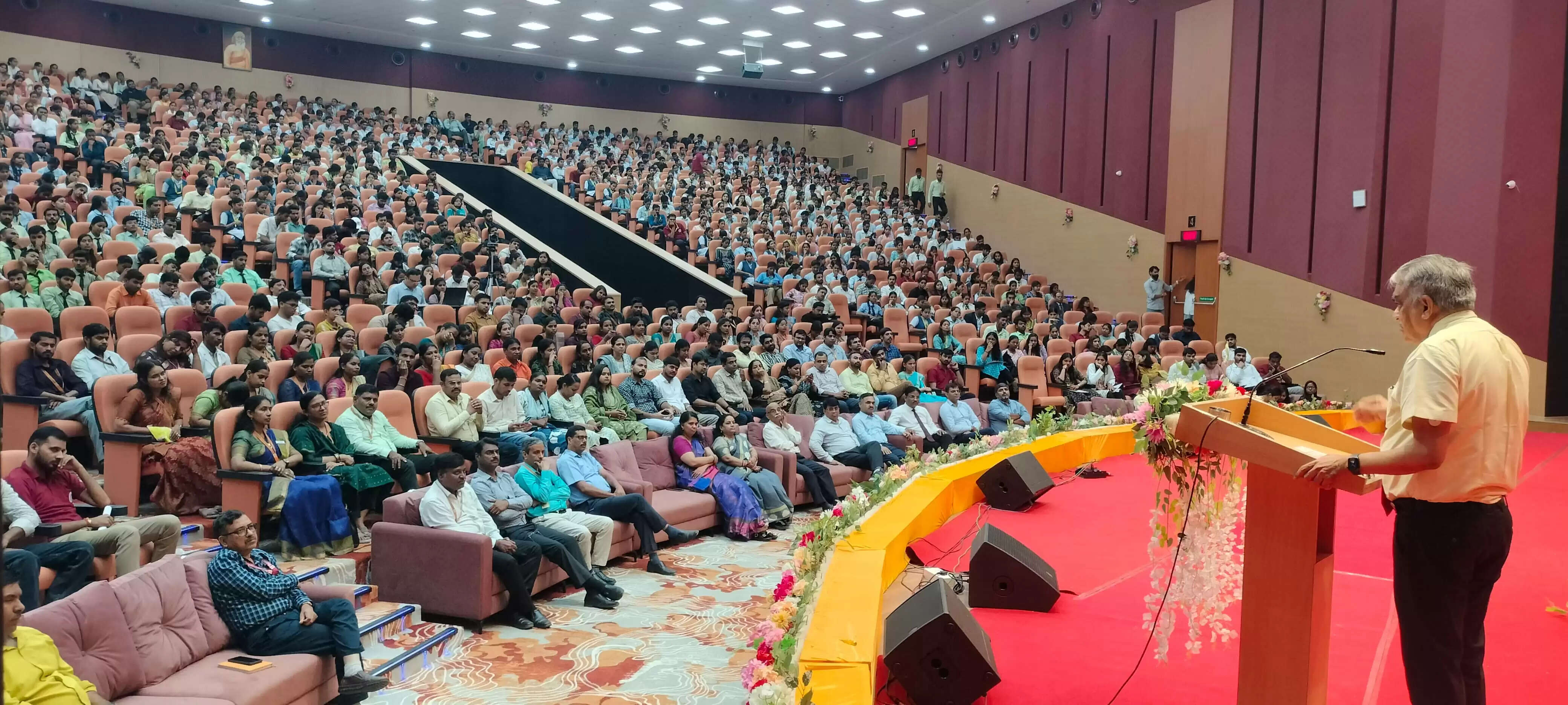 सीएम योगी के विजन से रोल मॉडल बना एमजीयूजी : डॉ. जीएन सिंह