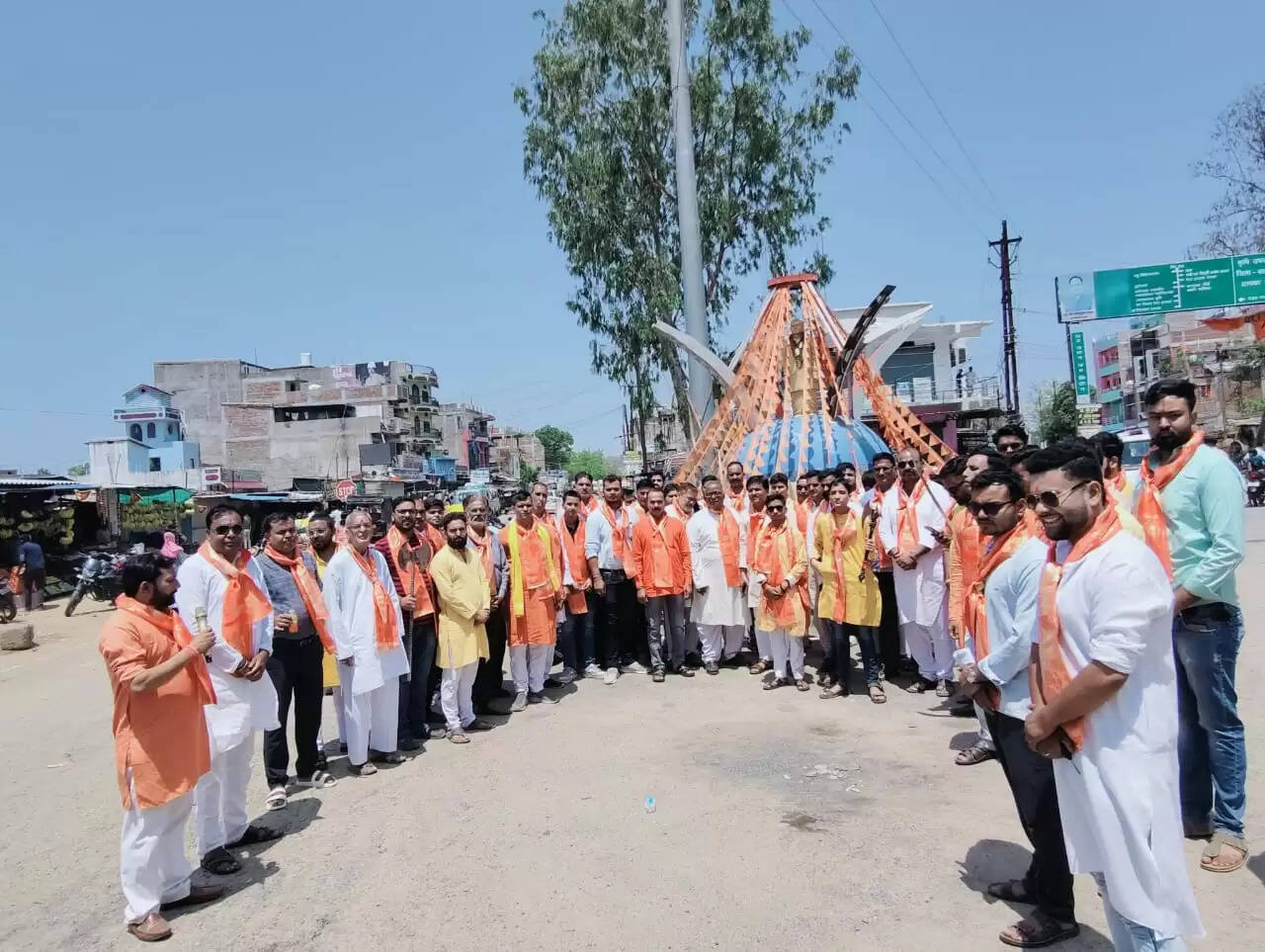 बलरामपुर : परशुराम प्रकटोत्सव पर निकाली गई मोटरसाइकिल रैली, लोगों ने हाथों में फरसा लेकर लगाए जयकारे