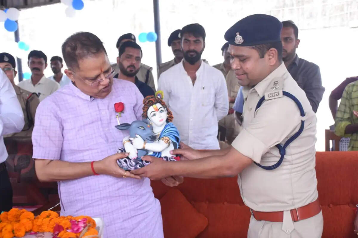 केंद्रीय जेल में कृष्ण जन्माष्टमी पर गूंजे भजन, बंदियों ने उत्साह से फोड़ी मटकी
