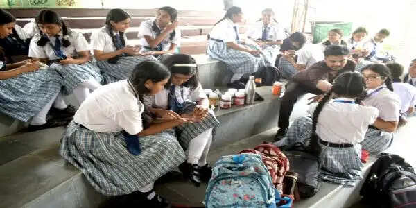 भोपालः बाघ सप्ताह के अंतर्गत राष्ट्रीय उद्यान वन विहार में पॉम पेंटिग प्रतियोगिता का आयोजन