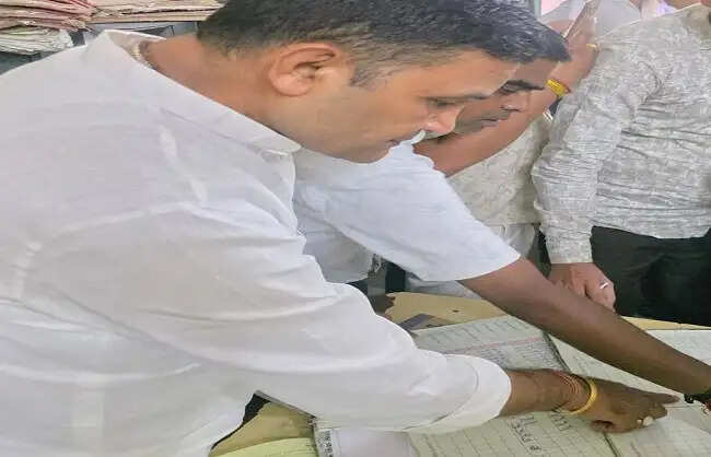 मंत्री ने जसपुर नगर पालिका का किया औचक निरीक्षण, कई अधिकारी-कर्मचारी अनुपस्थित