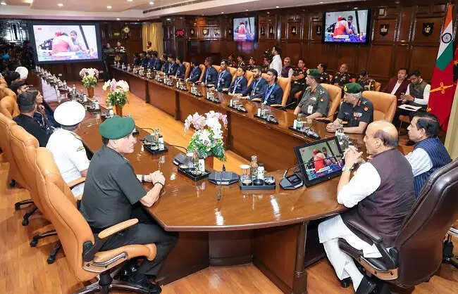 रक्षा मंत्री ने एशियाई खेलों में 27 पदक जीतने वाले सेनाओं के एथलीटों को सम्मानित किया