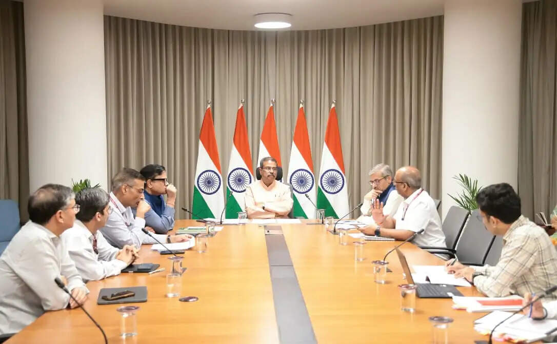 नीट-यूजी पुनर्परीक्षा को लेकर शिक्षा मंत्री की उच्चस्तरीय बैठक, फर्जी टेलीग्राम चैनलों पर सख्त कार्रवाई के निर्देश