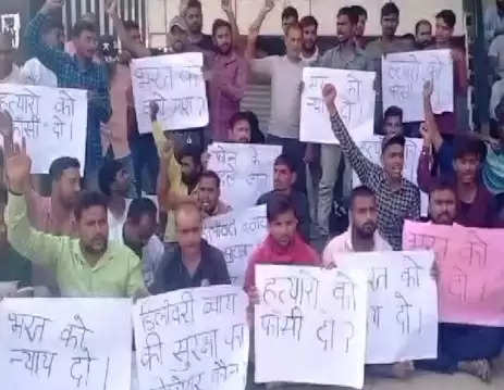 सुरक्षा की मांग कर रहे डिलीवरी ब्वॉयों का जोरदार प्रदर्शन