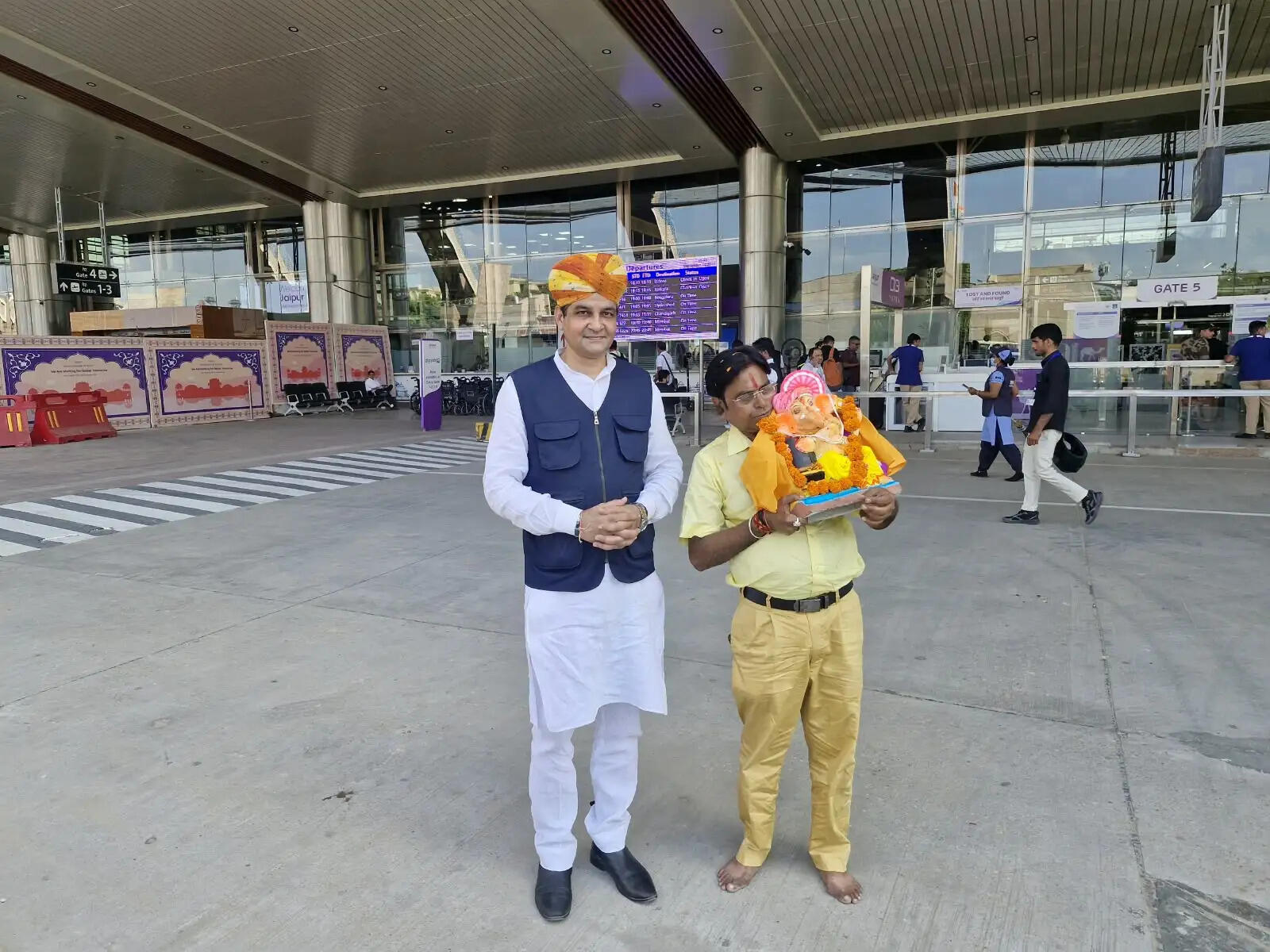 श्री गणपति महाराज की भव्य विसर्जन यात्रा जयपुर से मुंबई रवाना