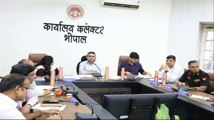 भोपालः कलेक्टर ने की सेना भर्ती रैली की तैयारियों की समीक्षा