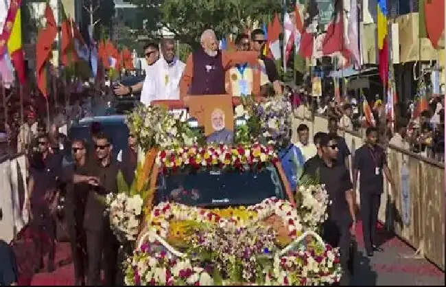 पुडुचेरी में प्रधानमंत्री मोदी का रोड शो, राजग गठबंधन के लिए मांगा समर्थन