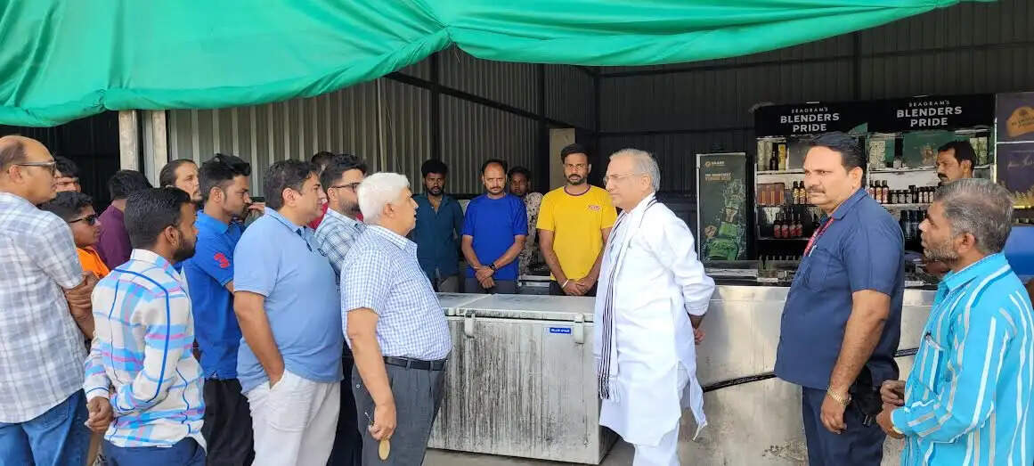 मंदसौर : राधा स्वामी सत्संग के बाहर लगी शराब दुकान का विरोध होने पर हटाने के निर्देश