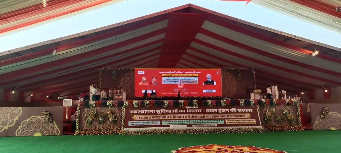 प्रधानमंत्री मोदी के भव्य स्वागत के लिए बेकरार काशी,कुछ ही देर में पहुंचेंगे