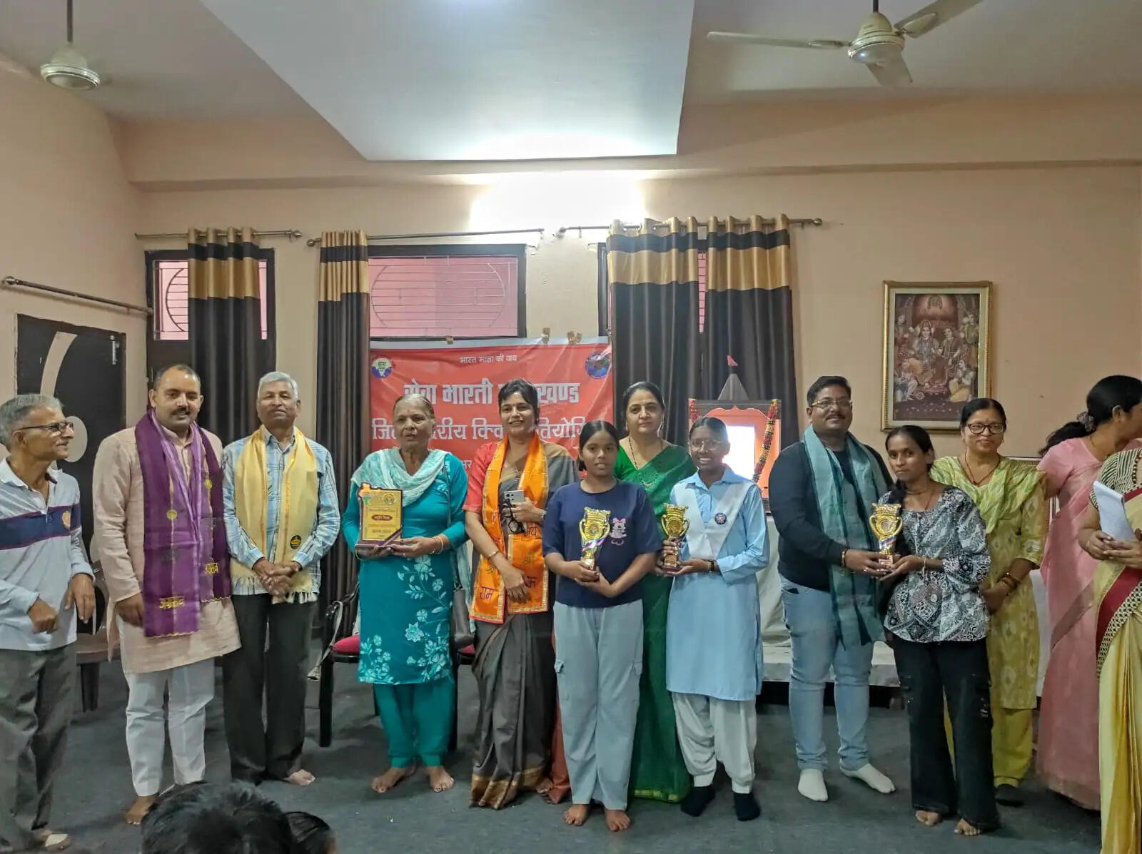 बच्चे बड़े होकर डॉक्टर-इंजीनियर बनें, पर सदैव माँ भारती की जय करें : कुमार
