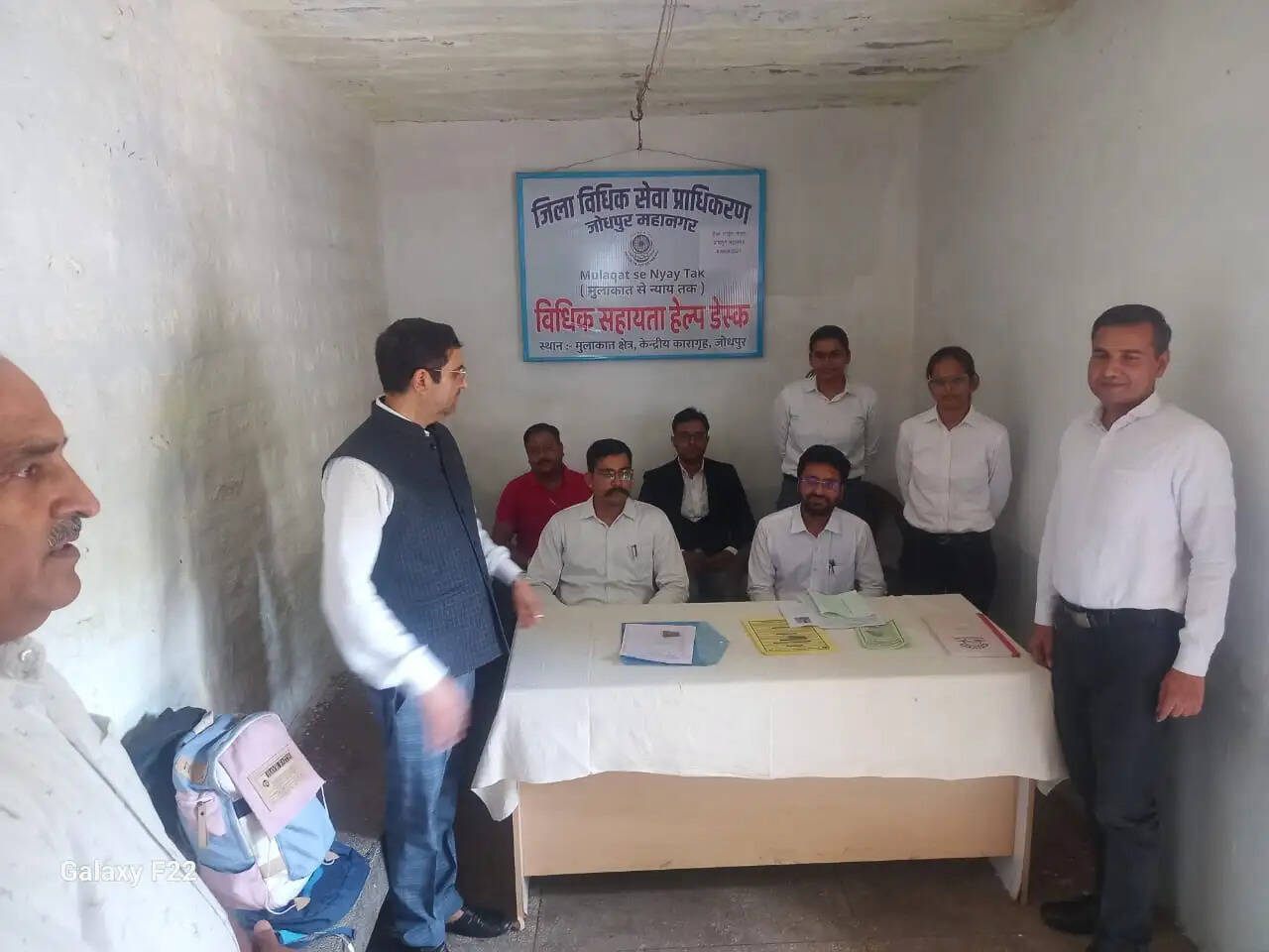 जेल में मुलाकात कक्ष के बाहर लीगल एड हेल्प डेस्क की स्थापना
