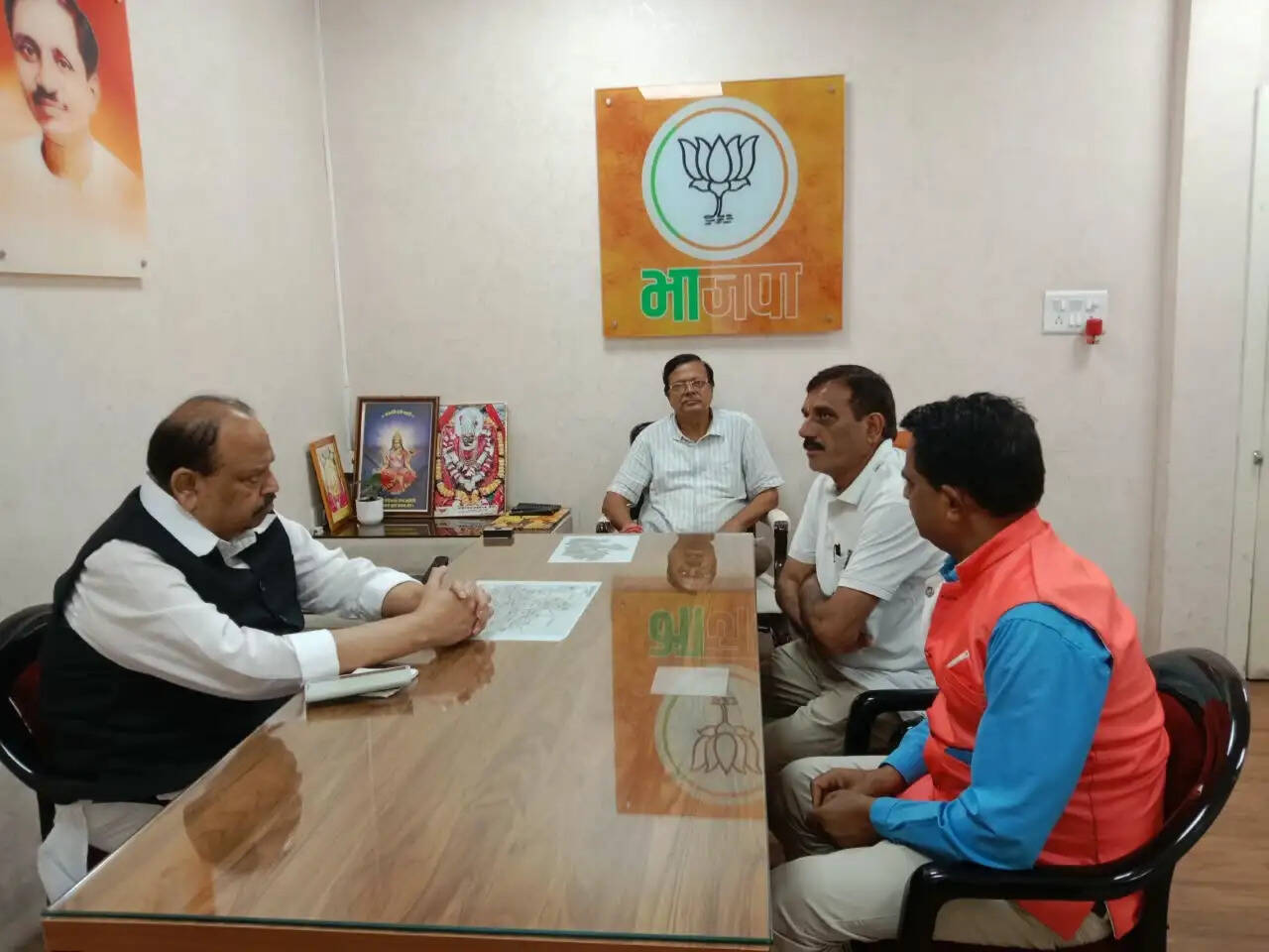 मंत्री&nbsp;चैतन्य काश्यप&nbsp;ने&nbsp;सुनीं&nbsp;कार्यकर्ताओं की जनसमस्याएं, अधिकारियों को त्वरित निराकरण के निर्देश